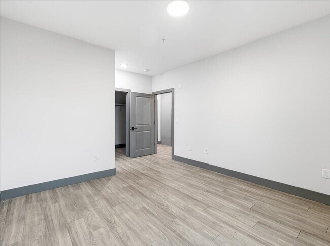 Building Photo - 531 32nd St