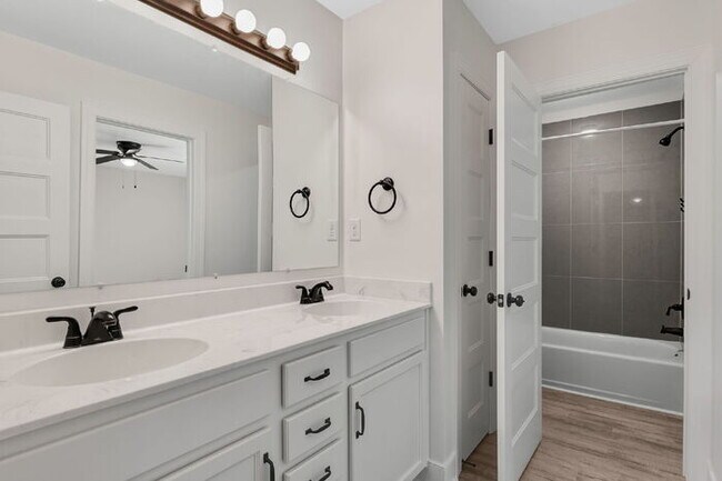 Building Photo - Spacious 5-Bedroom Home in The Highlands