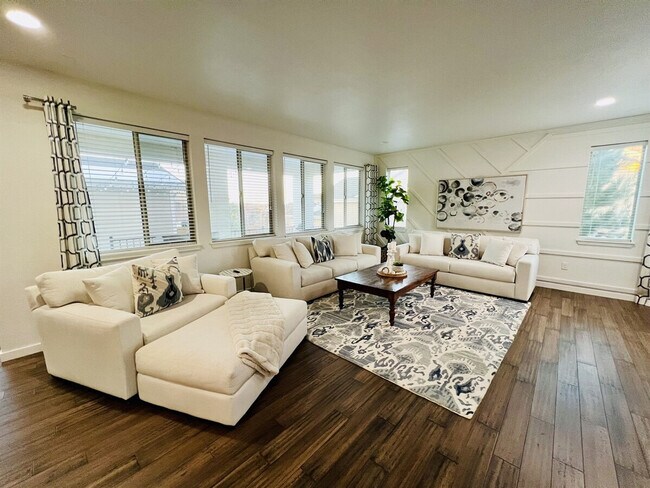 Building Photo - 15557 W 95th Ave