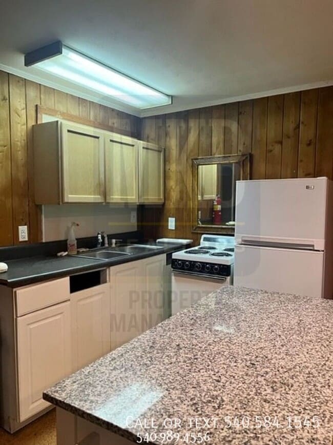 Building Photo - 3203 Ledgewood Ave