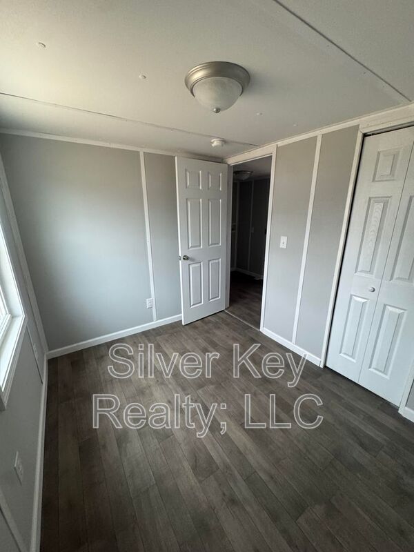 Building Photo - 3000 US-11