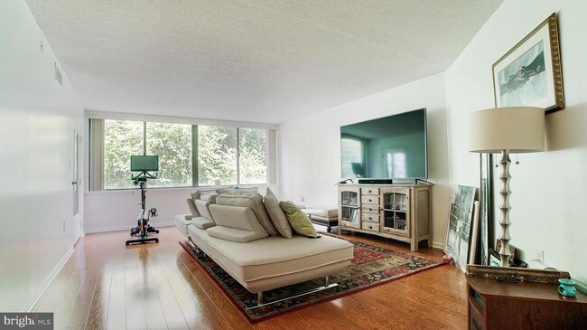 Building Photo - 19 Rock Hill Rd