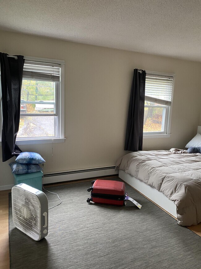 Building Photo - 5 Sunnyside Ave