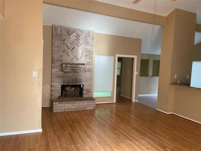 Building Photo - 1011 E Brompton Dr