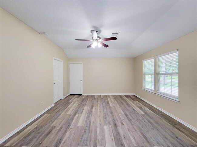 Building Photo - 12700 Royal Green Dr