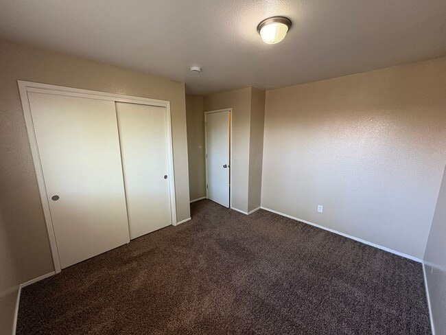 Building Photo - Charming Tulare home available now!