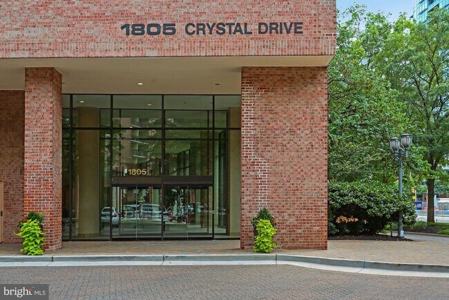 Building Photo - 1805 Crystal Dr