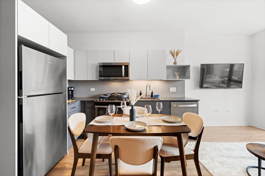 Building Photo - 720 S Wells St