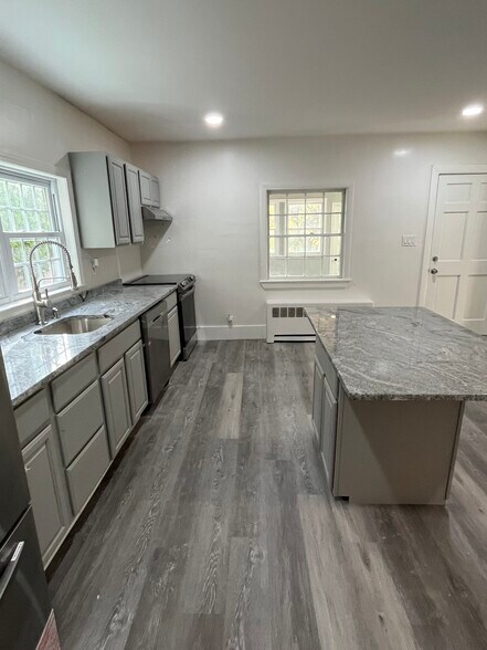 Building Photo - 181 High Rd