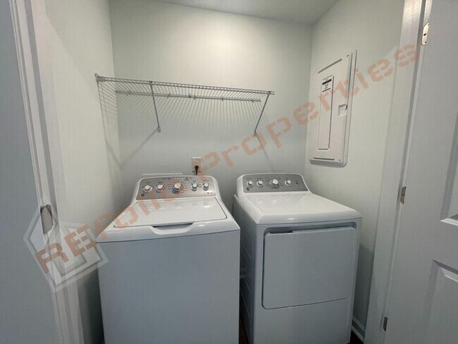 Building Photo - BRAND NEW- Spacious 4 Bedroom, 3 Bathroom ...