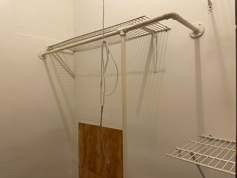 wardrobe - 2877 S Throop St