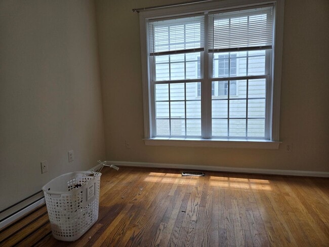 Building Photo - Stunning and Spacious 5 Bed 4 Bath Colonia...