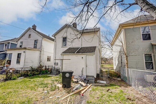 Building Photo - 2 Bed in Dayton- MOVE IN SPECIAL! Second Month Free if Moved in by April 15th!