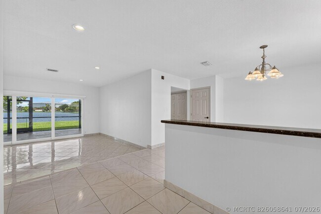 Building Photo - 905 NW 133rd Ave