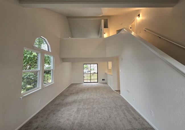 Building Photo - 2Bd/1.5Ba Kenmore Duplex
