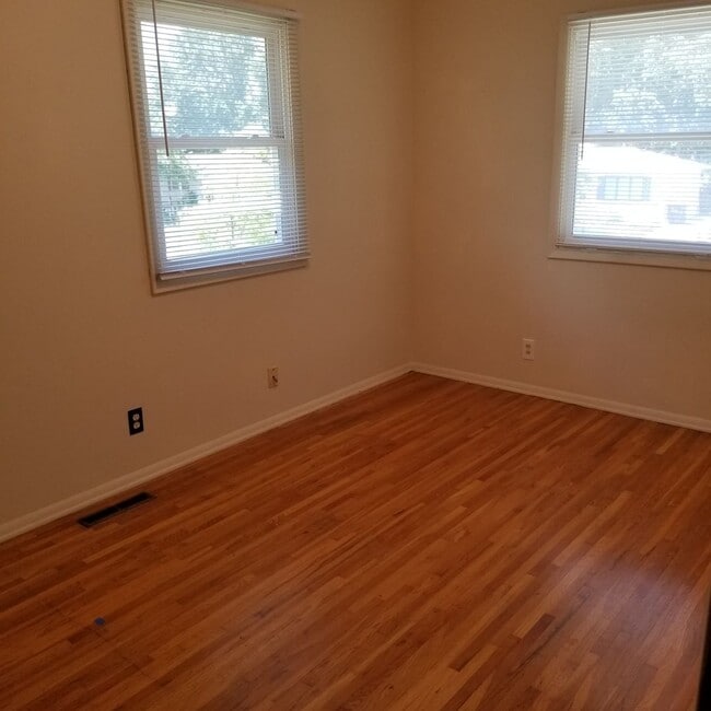 Building Photo - 3 bedroom in Westwood Heights!