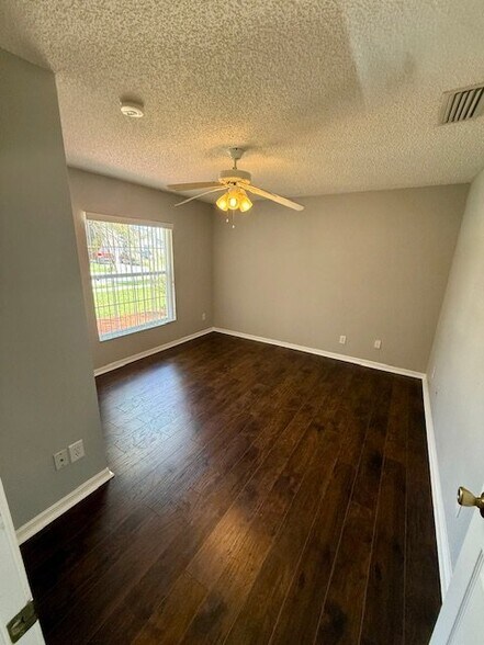 Building Photo - 1207 Auburn Lakes Dr