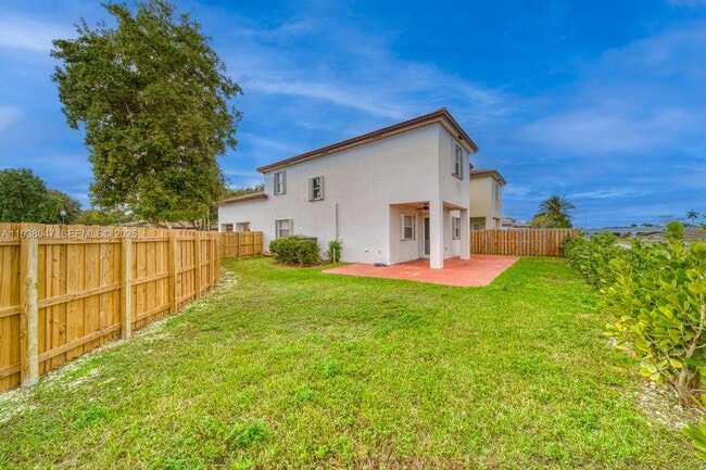 Building Photo - 2479 NE 4th St