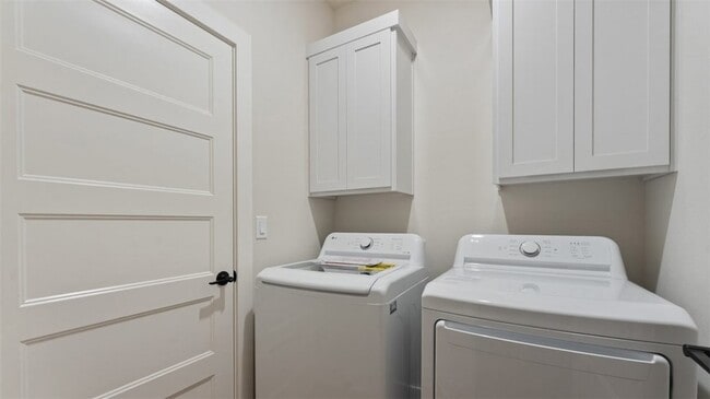 Building Photo - 1851 Lapis Ave