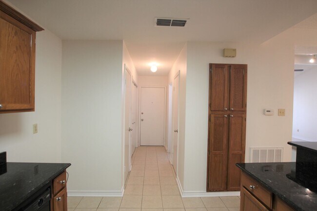 Building Photo - Available - Charming 2-bedroom, 2.5-bath townhome