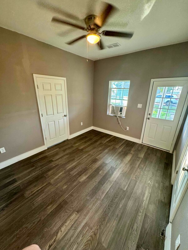 Building Photo - 120 W 18th St