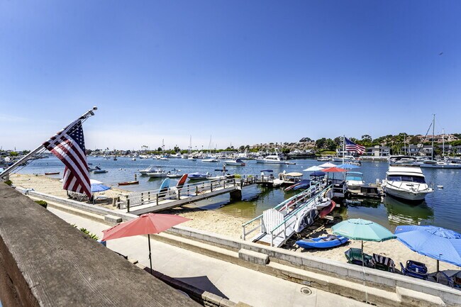 Building Photo - Fully Furnished Island Life Waterfront Ret...