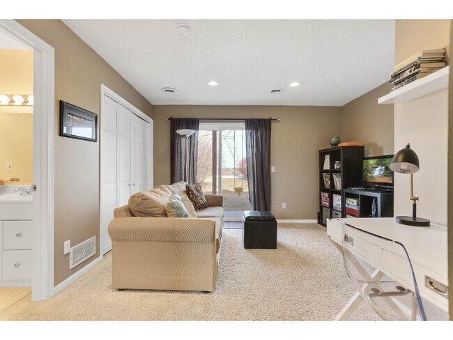 Building Photo - 2059 Brittany Ct