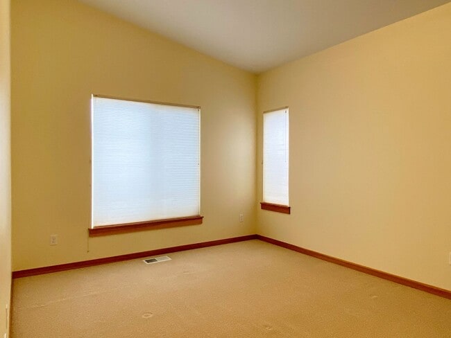 Building Photo - Eagle Crest Condo at Lone Pine