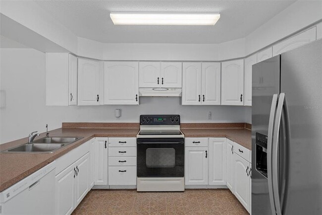 Building Photo - 8128 Papaya St