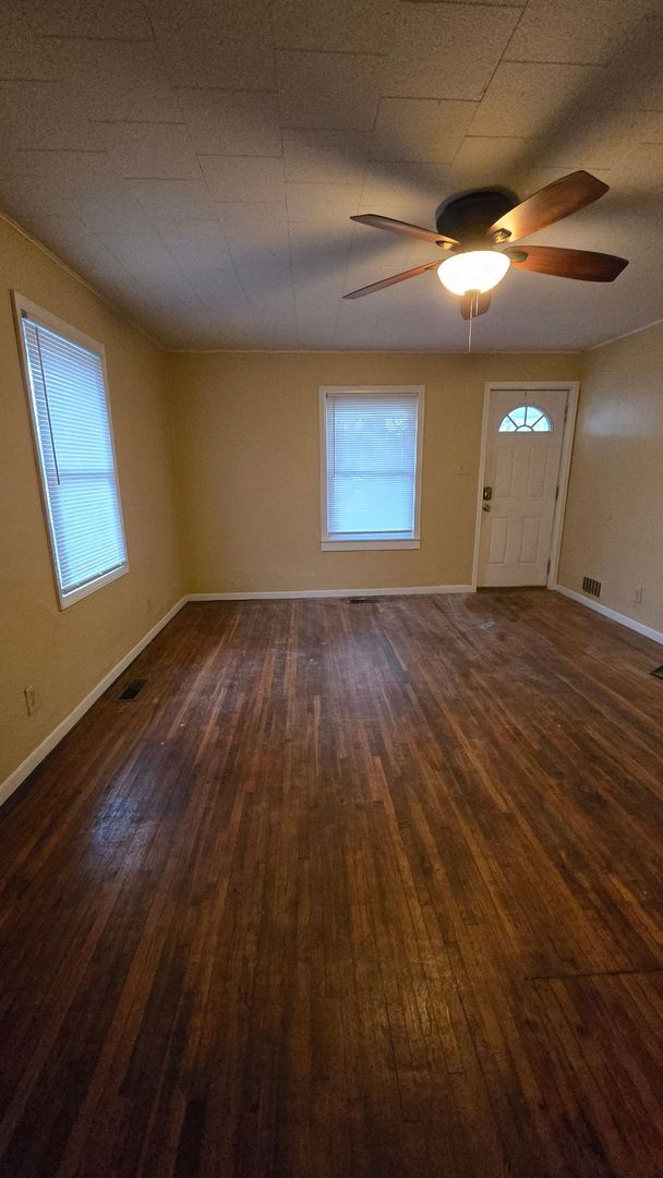 Building Photo - 3 Bedroom, 2 bathroom House! ($300 OFF MOVE IN RENT)