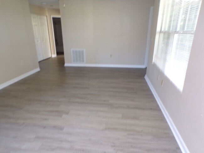 Building Photo - Golf Course View Villa at Old South