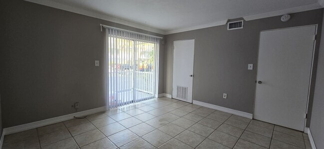 Building Photo - READY TO MOVE IN!!! FAST APPROVAL!