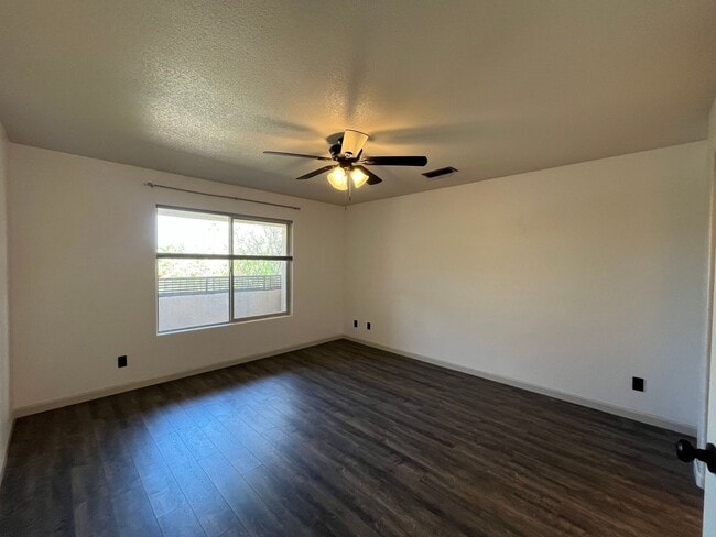 Building Photo - Modern 2 Bedroom 2 Bathroom NW Home In A G...