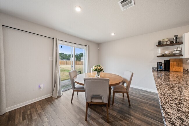 Building Photo - 2224 Cedar Vly Dr