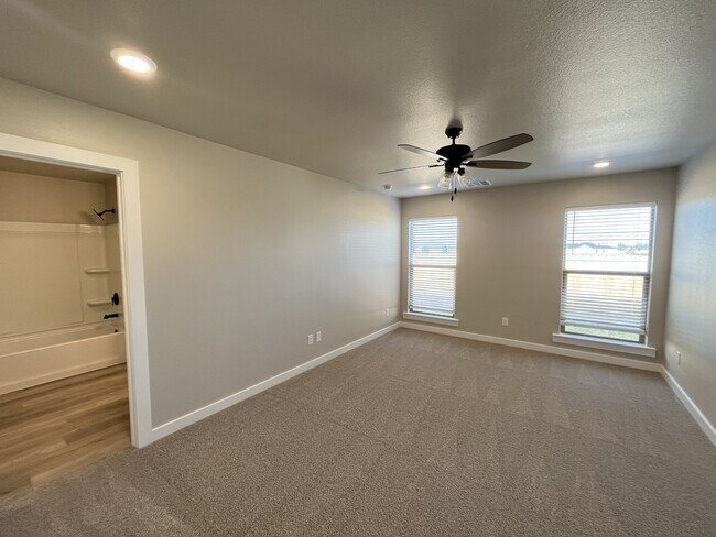 Building Photo - 1301 Ross Ave