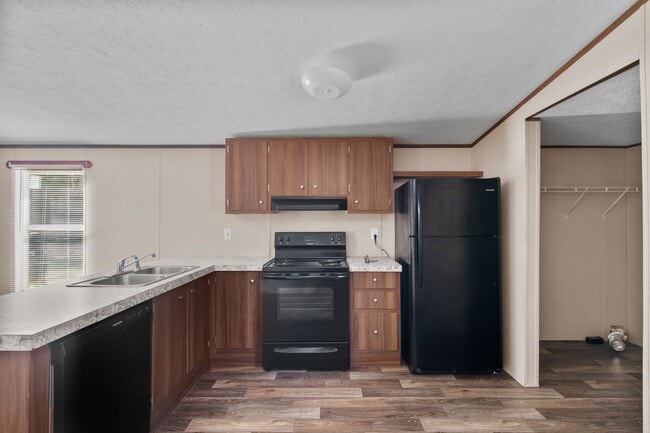 Building Photo - 2 Bedroom, 2 Bathroom Home