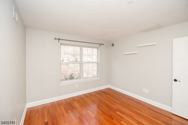 Building Photo - 52 Brookside Ln