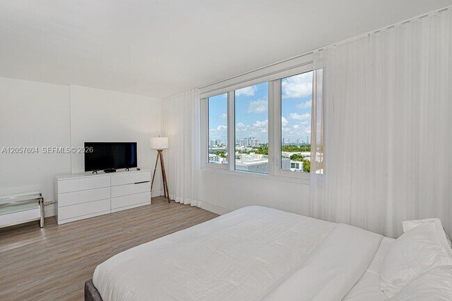 Building Photo - 2301 Collins Ave