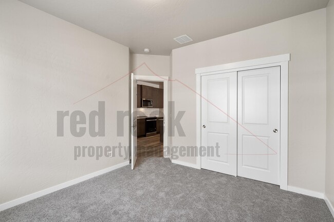 Building Photo - 1329 N Tschirley St