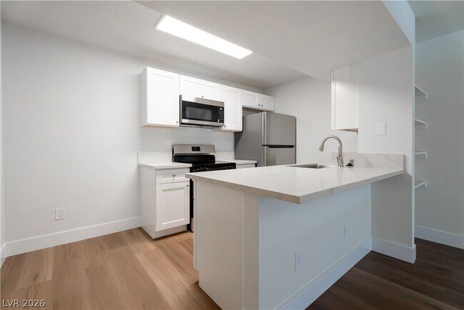 Building Photo - 5158 S Jones Blvd