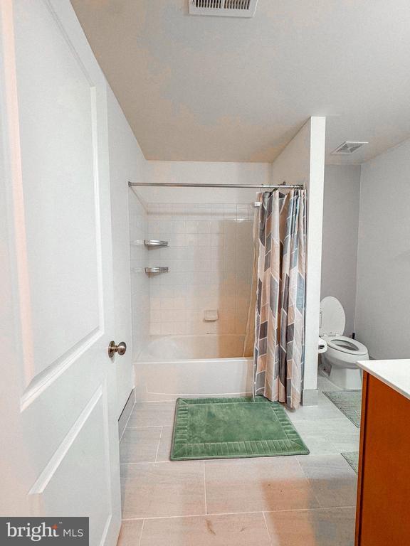 Building Photo - 42462 Dogwood Glen Square