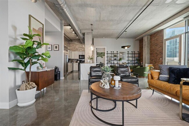 Building Photo - 800 W 5th St