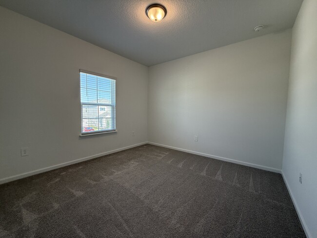 Building Photo - 104 Charmer Trce