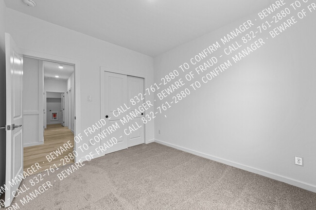 Building Photo - 2229 Maple Ridge Dr