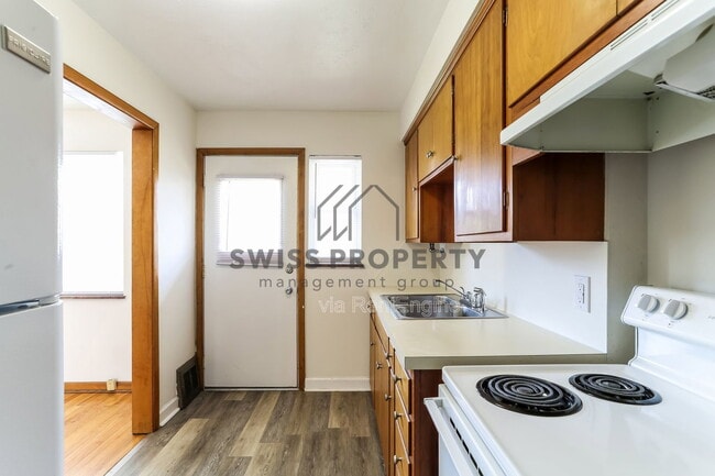 Building Photo - 4185 Indianola Ave