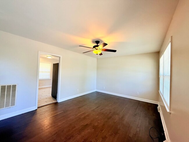 Building Photo - 4033 Fieldcrest Rd