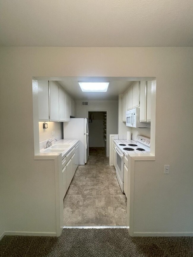 Building Photo - 3316 Brittan Ave