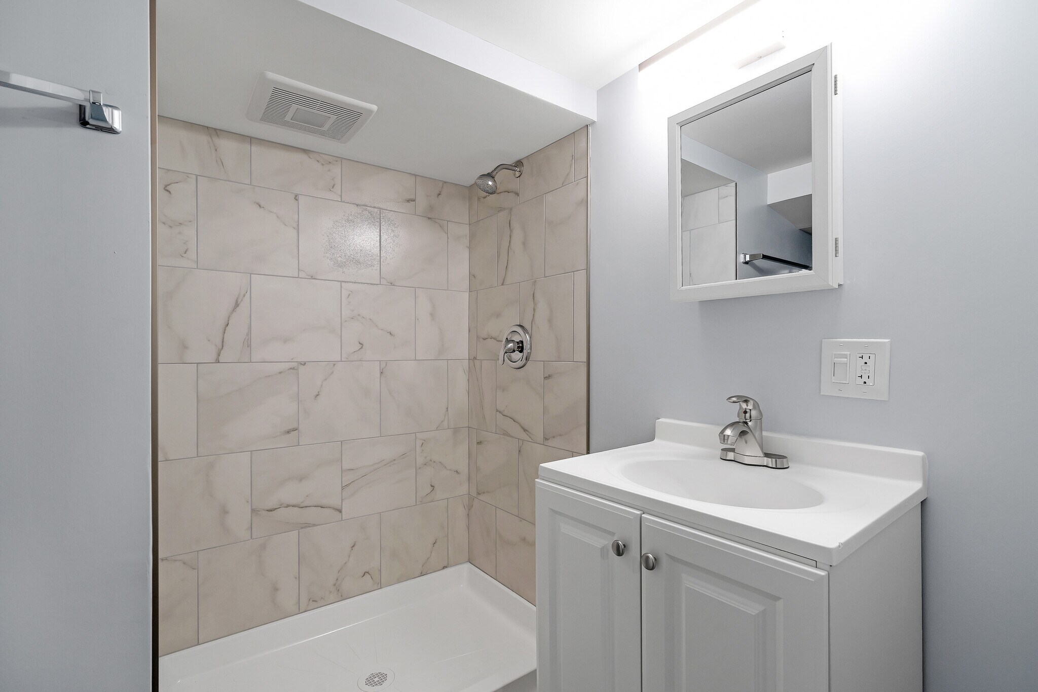 Building Photo - 5620 N Marmora Ave