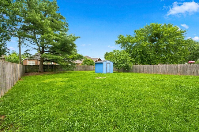 Building Photo - 511 E Dyann Dr
