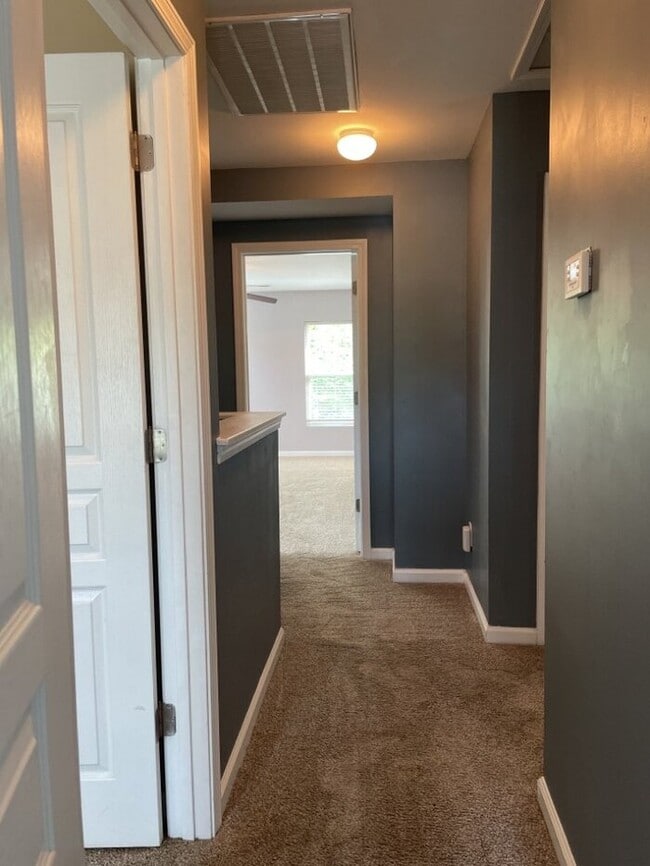 Building Photo - 8806 Shadowglen Dr